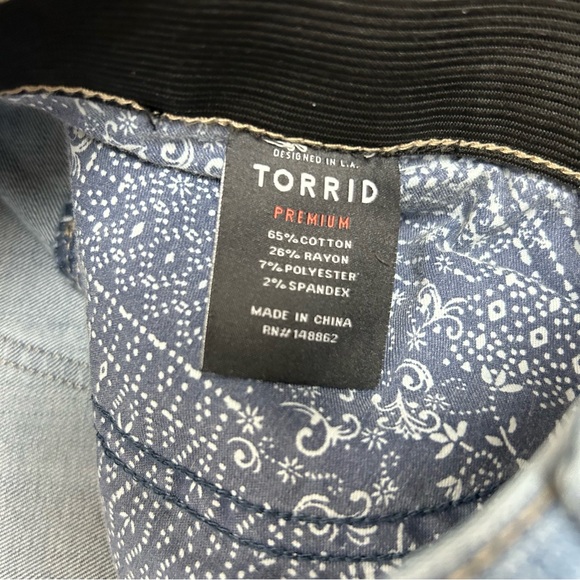 Torrid 3X Jeans Premium Sky High Skinny Crop Distressed Faded Blue Size 22 - Picture 8 of 10
